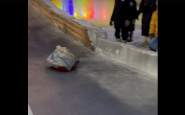 Ледяную горку на площади Советов испытали в Улан-Удэ
