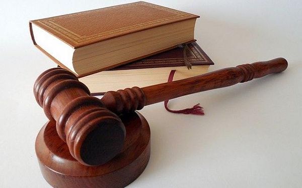 Прокуратура Республики Бурятия направила в суд уголовное дело в отношении бывшего судебного пристава-исполнителя, освободившего должника от уплаты исполнительского сбора