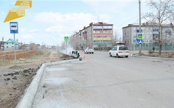 В мкр. Восточный ремонтируют дорогу по улице Камова