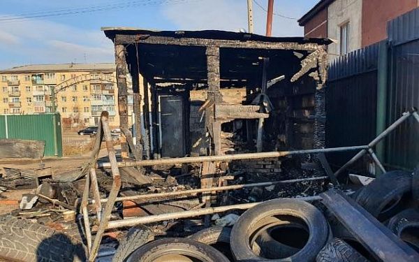 В Улан-Удэ горела шиномонтажная мастерская