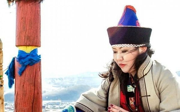Шаманка из Бурятии проводит ритуалы для москвичей 