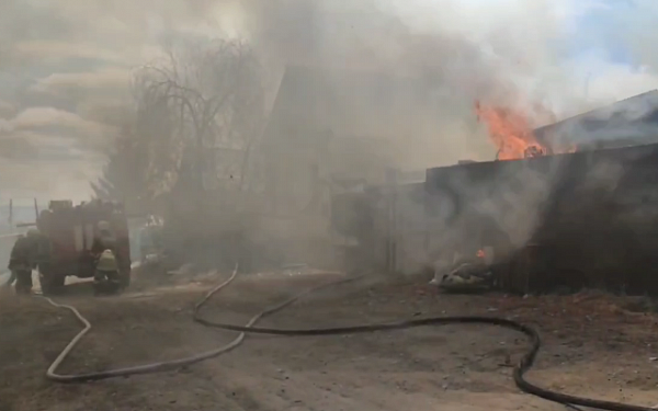 В Улан-Удэ горит частный дом недалеко от дацана Ринпоче Багша