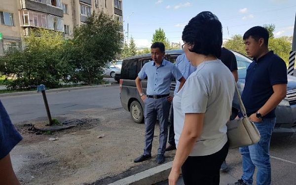Жители округа № 17 в Улан-Удэ остались недовольны качеством тротуара