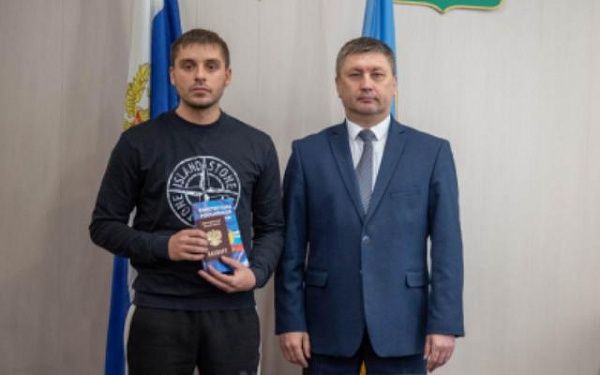 В Бурятии жителям ЛДНР вручили паспорта гражданина Российской Федерации