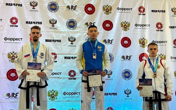 Спортсмен из Бурятии завоевал золото Всероссийских соревнований по тхэквондо 