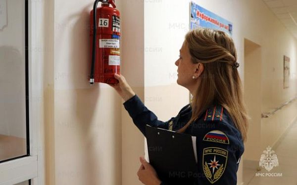 Сотрудники МЧС России проверяют школы Бурятии на пожарную безопасность