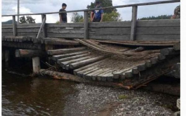 В районе Бурятии обвалился мост