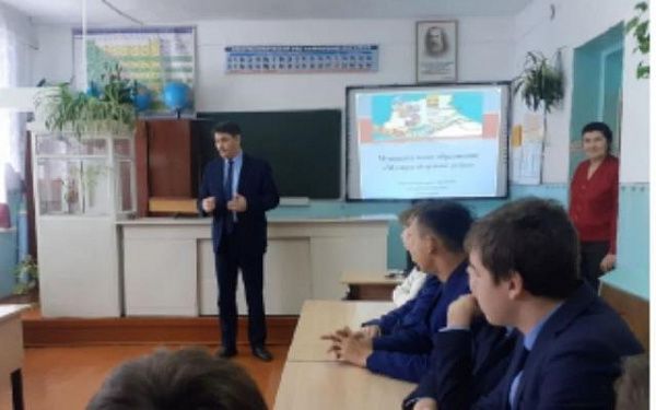 Школьники интересовались увлечениями главы района Бурятии 