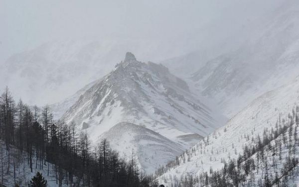 В Бурятии напомнили любителям гор об опасности схода снежных лавин 