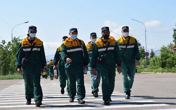 90 лесных десантников из Бурятии тушат лесные пожары в соседних регионах