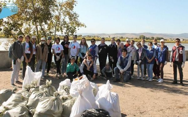 Школьники из Улан-Удэ собрали 130 кг мусора