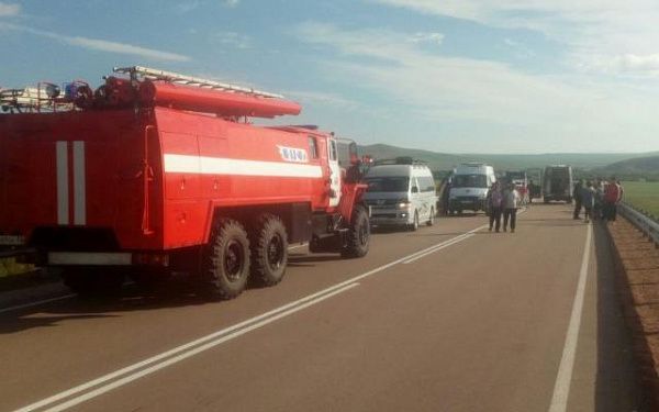 В Бурятии произошло столкновение грузового автомобиля и рейсового микроавтобуса