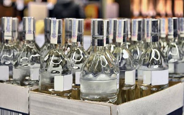 Алкоголь без лицензии и немаркированную водку продавали двое жителей Бурятии 