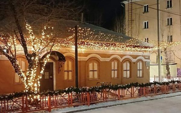 Более 500 предприятий Улан-Удэ украсили свои фасады к Новому году 