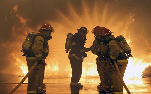 Мухоршибирские пожарные поблагодарили жителей села Куготы, которые предотвратили трагедию на пожаре