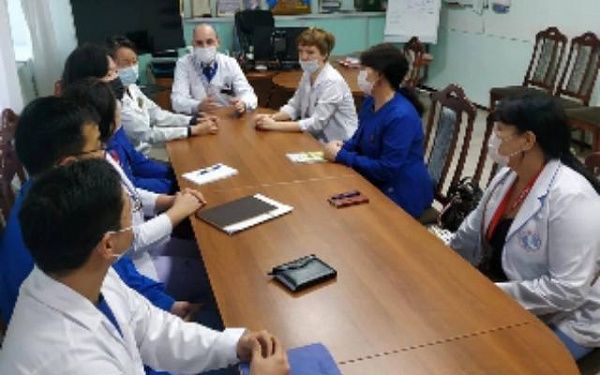 Бурятские врачи поделились опытом с коллегами из Монголии 