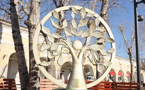 Жителям Улан-Удэ подарили «Дерево жизни»
