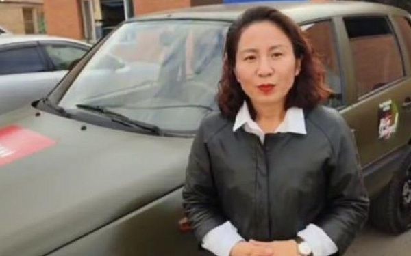 Китаянка из Читы помогает с ремонтом машин для участников СВО