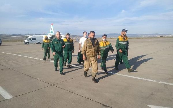 «Сложные пожары позади»: Лесной спецназ Бурятии вернулся из Иркутской области