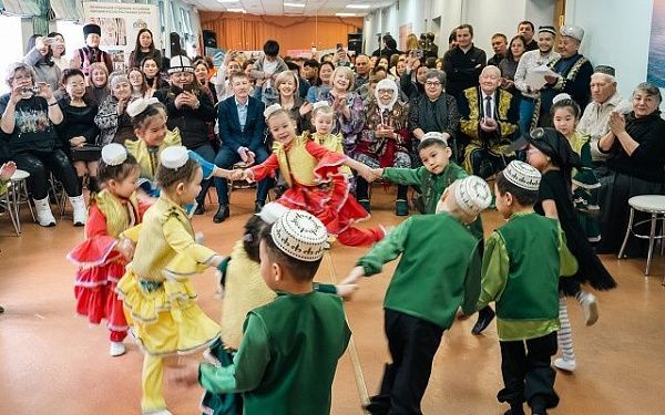 В Доме дружбы народов Бурятии отметили Навруз - праздник весеннего равноденствия