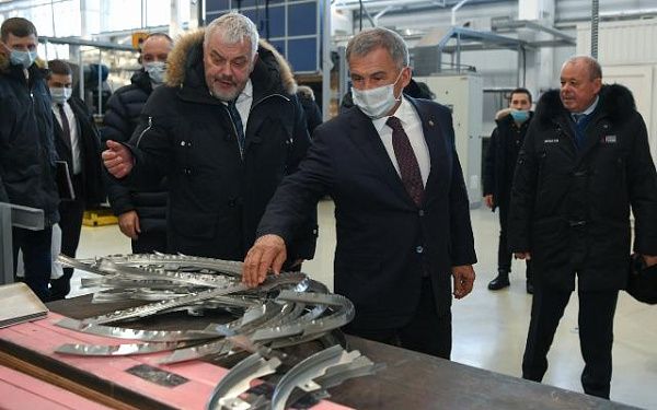 Рустам Минниханов посетил Улан-Удэнский авиационный завод