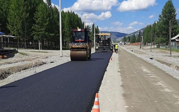 В Окинском районе продолжается реконструкция автомобильной дороги
