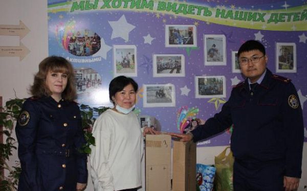 В Бурятии следователи сделали подарки воспитанникам детского дома