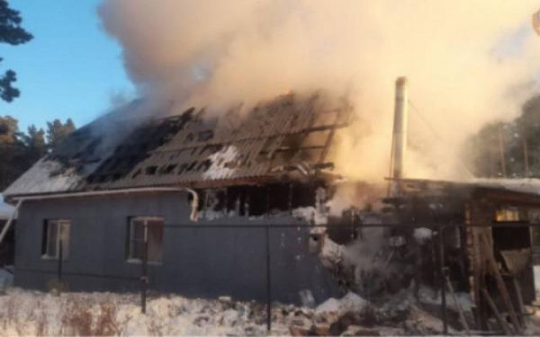 Огонь оставил без крова многодетную семью в Бурятии 