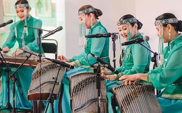 Волшебные струны ятаги прозвучали в центре "Залуу" в Улан-Удэ
