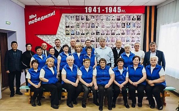 Глава Бурятии встретился с волонтёрами Баунтовского эвенкийского района