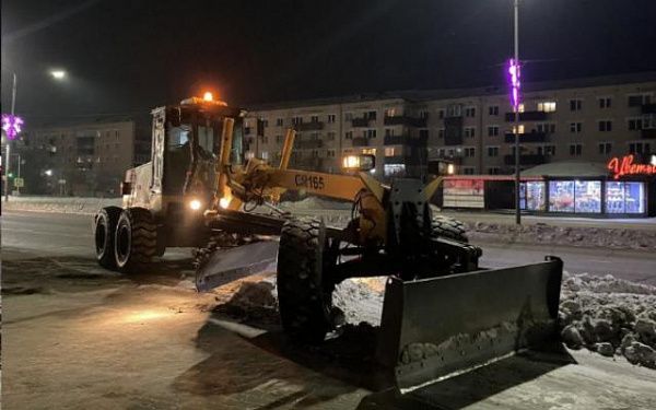 С улиц Улан-Удэ коммунальщики за сутки вывезли 51 “КАМАЗ” снега