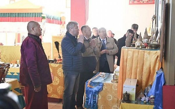 Глава Бурятии поклонился Сандаловому Будде Зандан Жуу