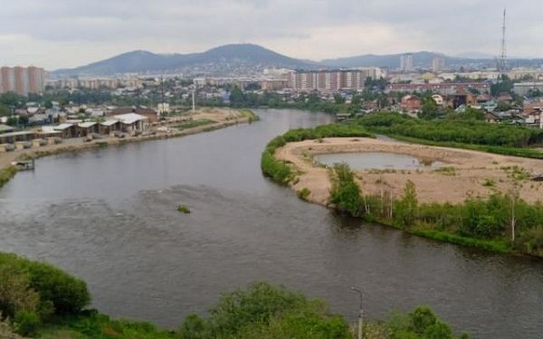 В Улан-Удэ водолазы продолжают поиски утонувшего подростка 