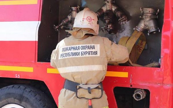 Гараж со всем содержимым сгорел в Бурятии