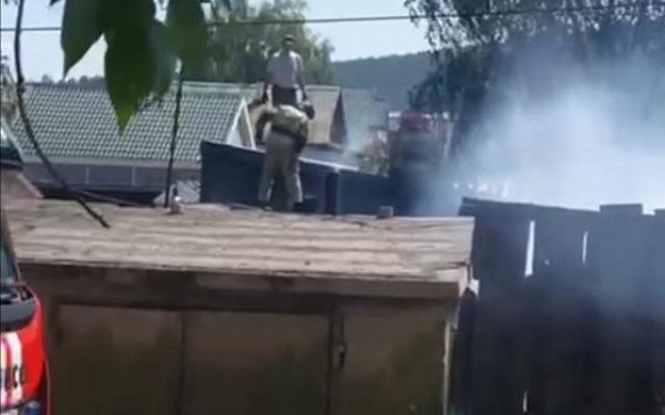 В Улан-Удэ огнеборцы потушили пожар в частном секторе