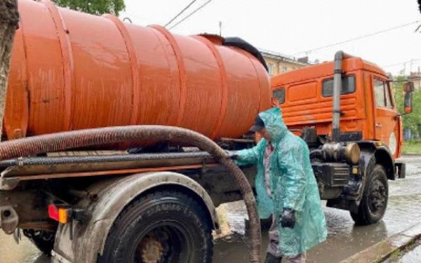 В Улан-Удэ с раннего утра откачивают лужи 