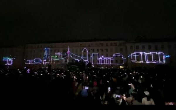 В Улан-Удэ изменилось время трансляции лазерного шоу в центре города