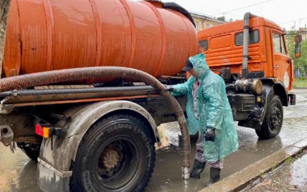 В Улан-Удэ устраняют последствия ночного дождя