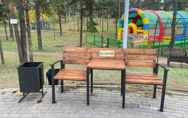 "Тет-а-тет"-скамейки появились в парке Улан-Удэ