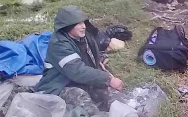 В горах Бурятии спасатели верхом на лошадях эвакуировали пожилого мужчину