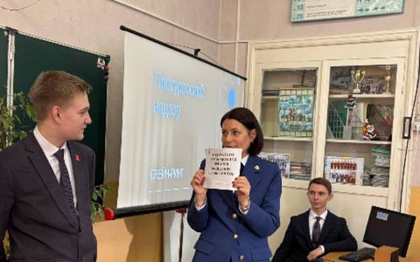 В Бурятии прокурор провёл игру брейн-ринг для школьников 