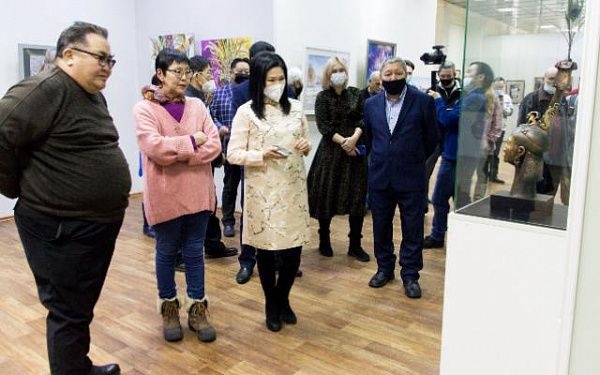В Улан-Удэ состоялось открытие отчетной выставки Союза художников Бурятии