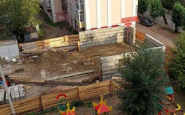 В Улан-Удэ прокуратура отменила застройку объекта возле жилого дома