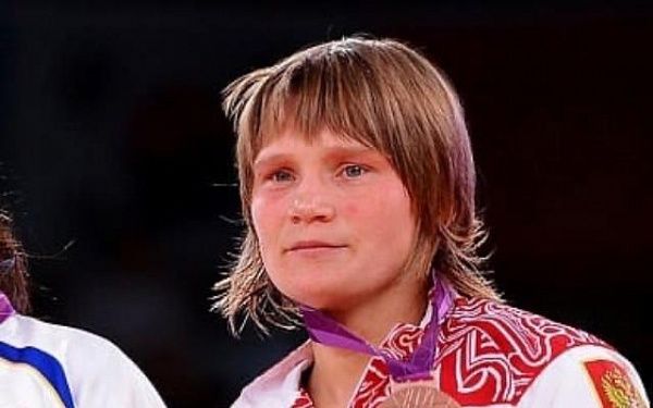 В Улан-Удэ поздравили олимпийскую чемпионку с юбилеем