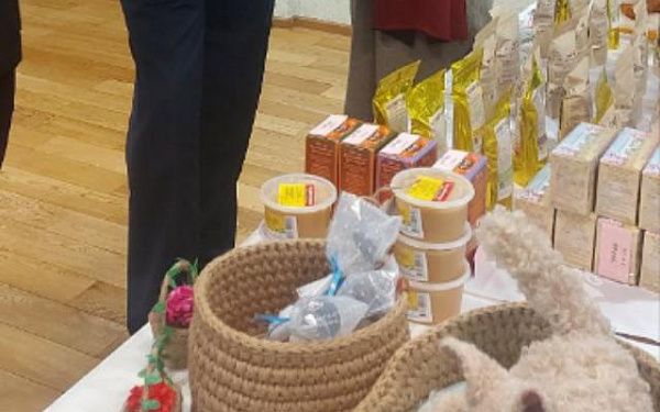 В Улан-Удэ депутаты раскупили все товары на благотворительной ярмарке