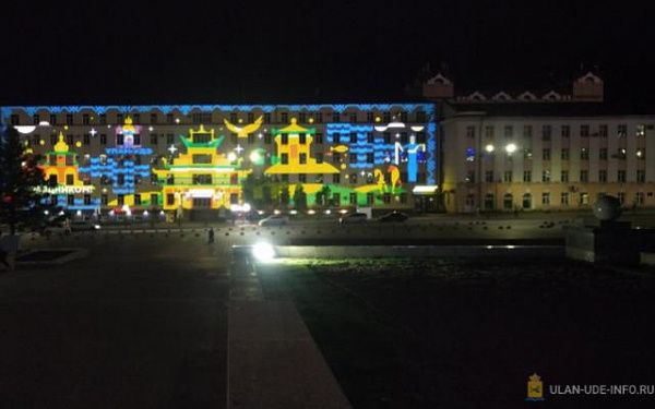 Улицы Улан-Удэ украсила праздничная иллюминация 