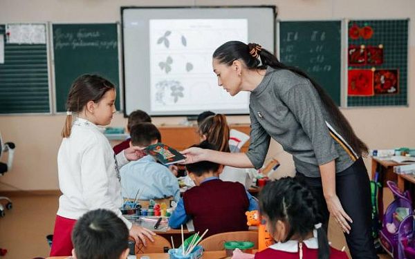 Более трех тысяч педагогов Улан-Удэ отмечают свой профессиональный праздник
