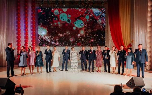 В Улан-Удэ состоялся праздничный концерт «Твори, учитель, и талантами блистай»