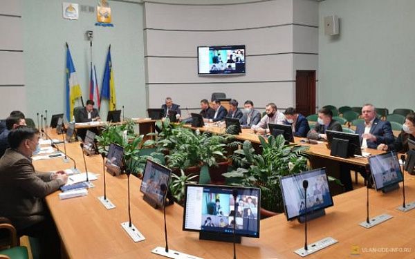 Депутаты горсовета рекомендовали комитетам провести все торги в срок