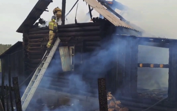 Больше часа тушили пожар огнеборцы в районе Бурятии